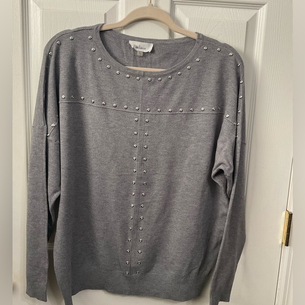 Milano sweater. Gray. Long sleeve. Beaded. Size L.